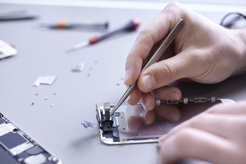 Professionelle Handy Display Reparatur für Handy und Smartphone in München. Express ab 30 Minuten, Original Ersatzteile, zertifizierte Techniker mit 20 Jahren Erfahrung, drei Filialen und Versand.